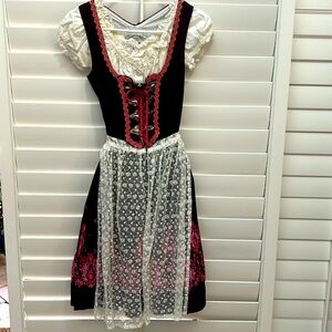 Traditional German Dirndl small 34